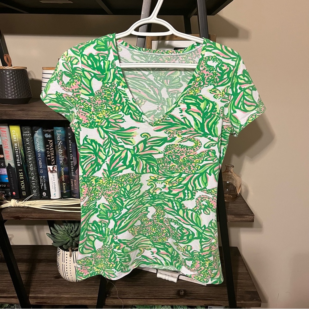 Lilly Pulitzer V Neck Size M